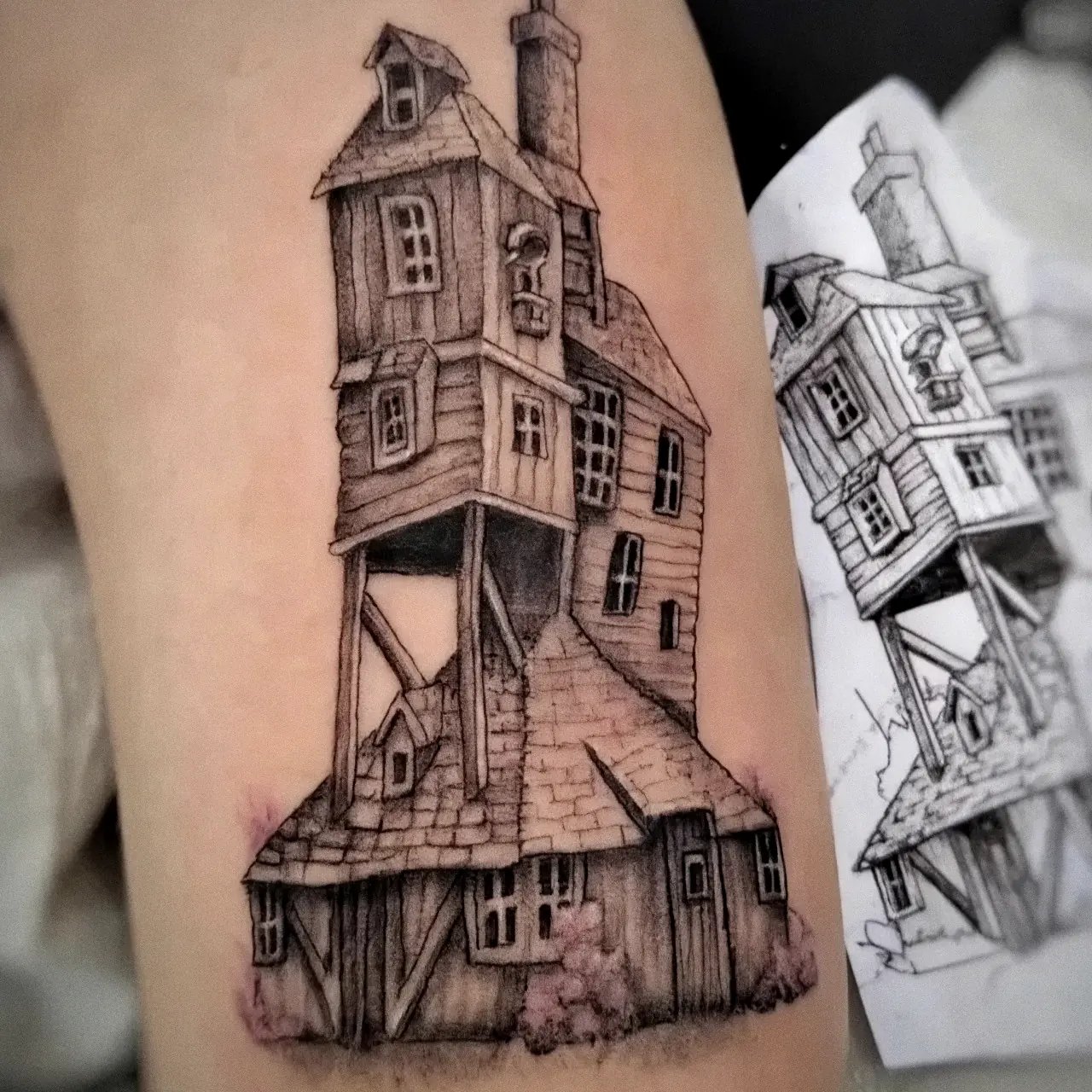 La Madriguera: el diseño original en papel junto al tatuaje terminado